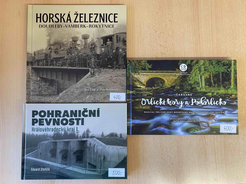 Prodej knih na obecním úřadě Bartošovice v O.h.